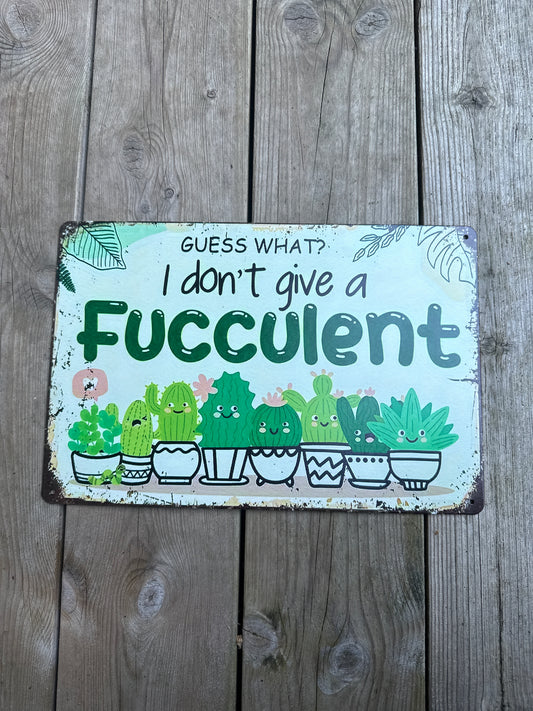 Metallskilt – “Guess what? I don’t give a fucculent”

Størrelse: 20 x 30 cm