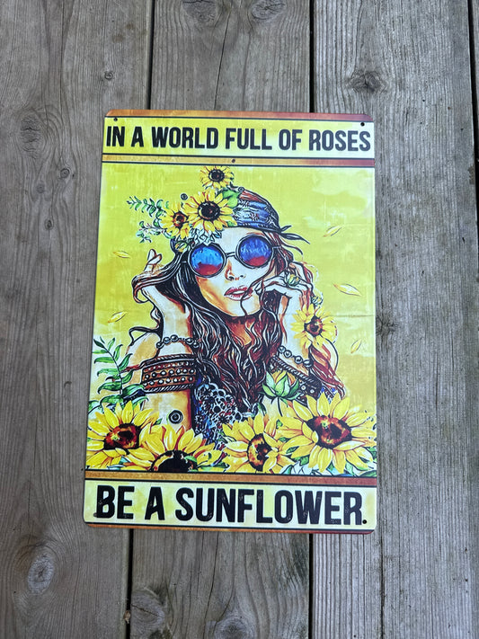 Metallskilt – “In a world full of roses, be a sunflower”

Størrelse: 20 x 30 cm